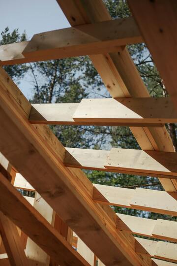Pourquoi faire appel à un charpentier couvreur pour vos travaux de toiture ?